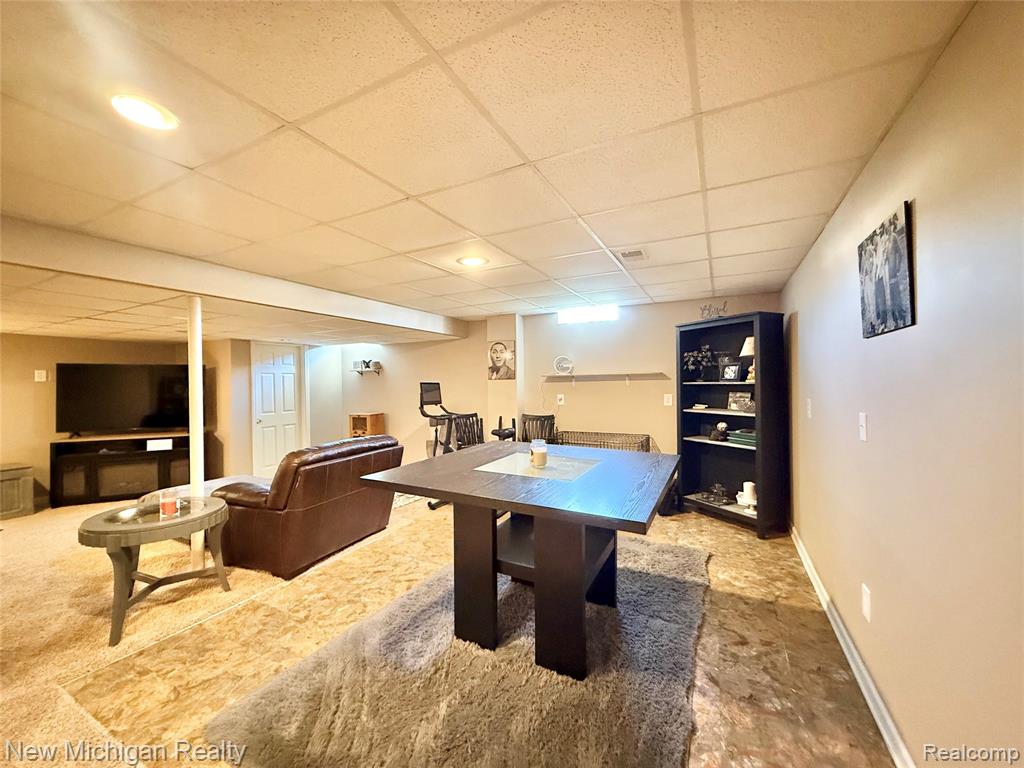 8205 Peninsula Circle, Grand Blanc, MI 48439 — Photo 21