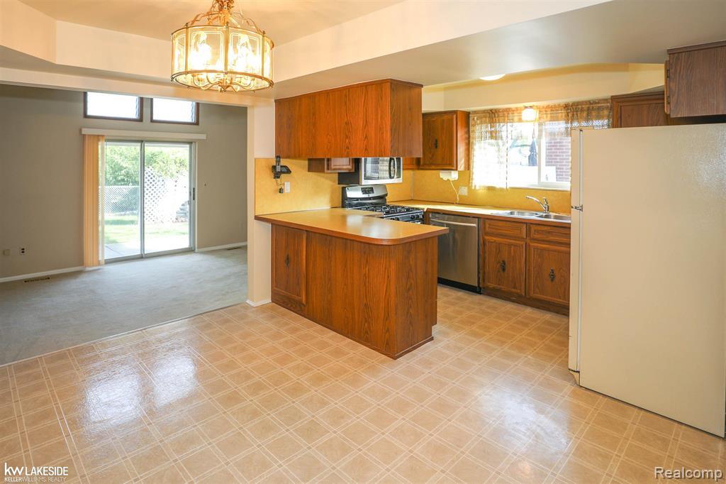 13325 Iowa Drive, Warren, MI 48088 — Photo 8
