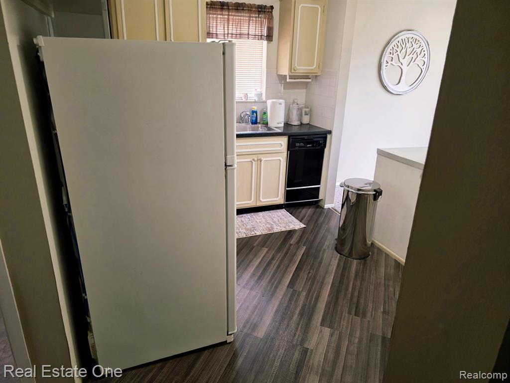 29364 HOOVER Road, Warren, MI 48093 — Photo 5