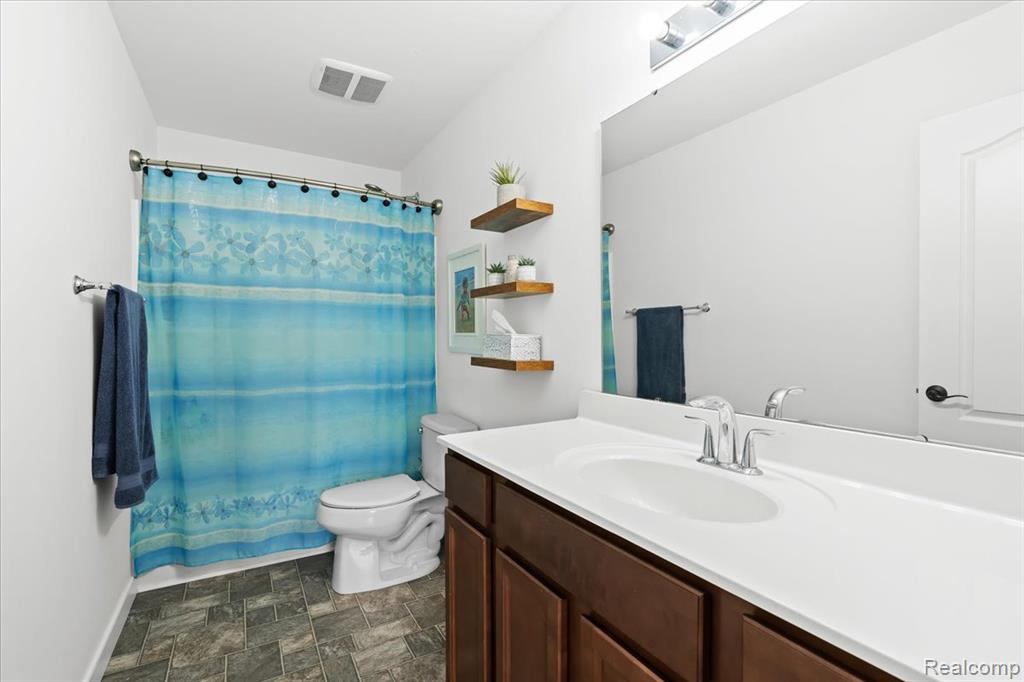 3537 Amber Oaks Drive, Howell, MI 48855 — Photo 16