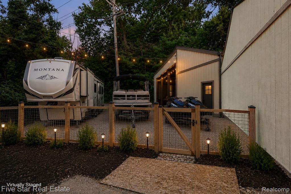 6700 Pontiac Trail Road, West Bloomfield, MI 48323 — Photo 30