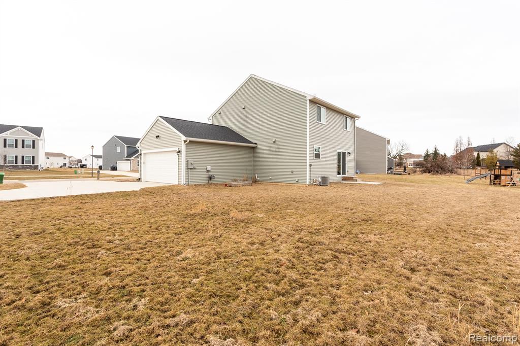 7193 PRIMROSE Lane, Grand Blanc, MI 48439 — Photo 32