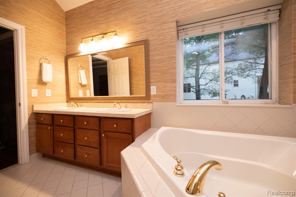 7185 Elderwood Circle, Clarkston, MI — Photo 20