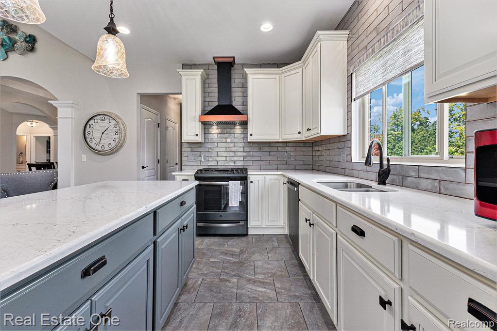5409 ABERDEEN Court, Clarkston, MI 48348 — Photo 8