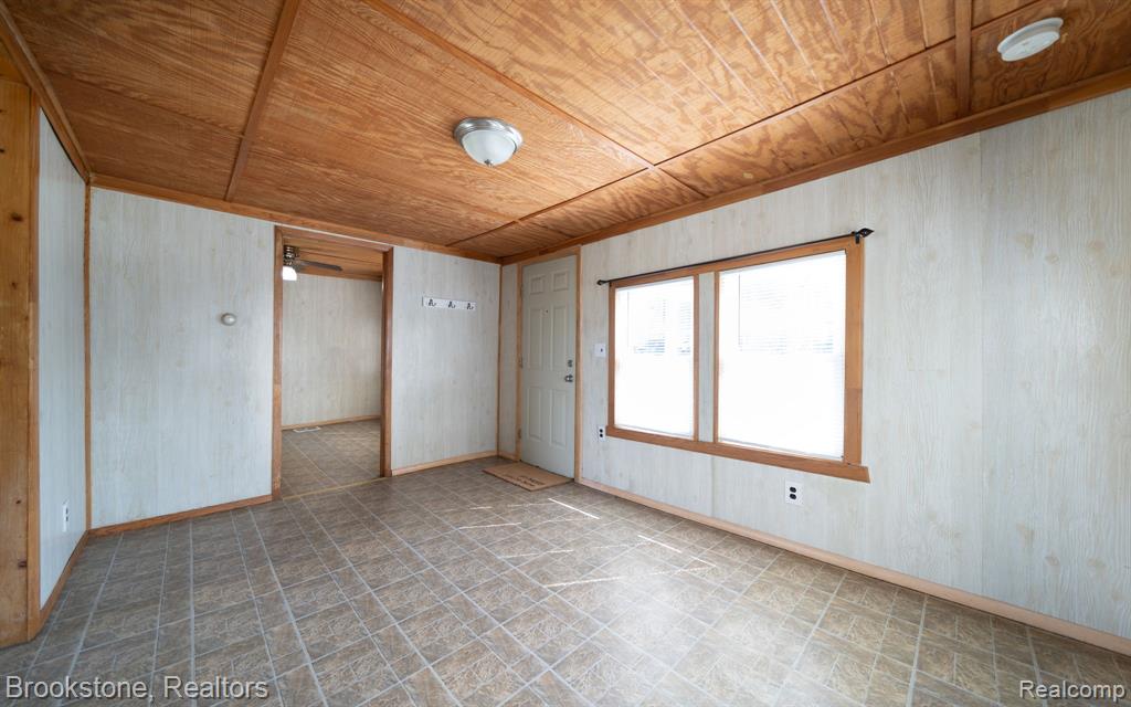 101 Tebeau Court, Auburn Hills, MI 48326 — Photo 4