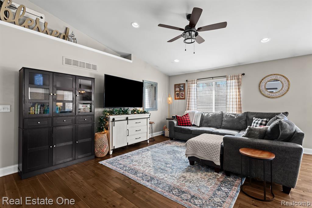 6581 WEDGEWOOD Court, Waterford, MI 48327 — Photo 5