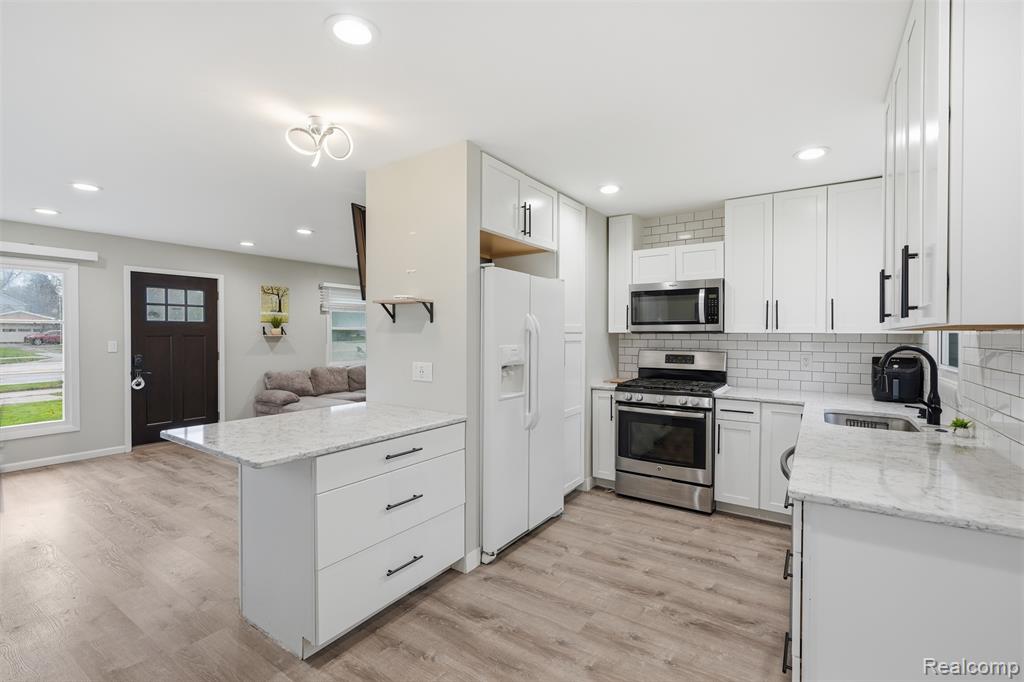 2937 E Walton Blvd, Auburn Hills, MI 48326 — Photo 11