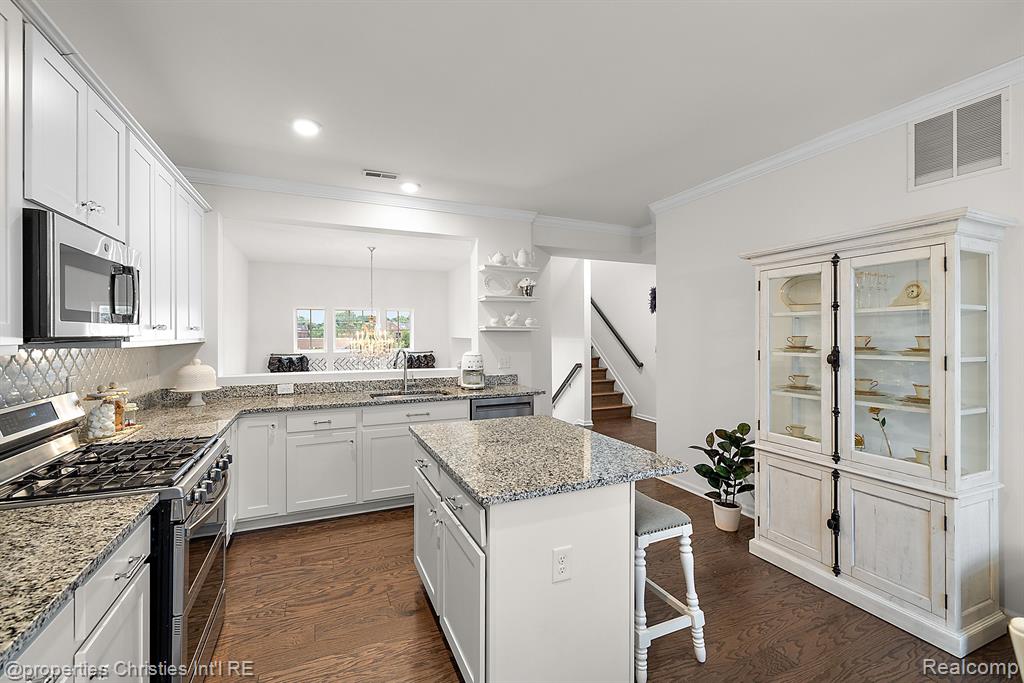49521 LANTERN Way, 45, Canton, MI 48188 — Photo 9