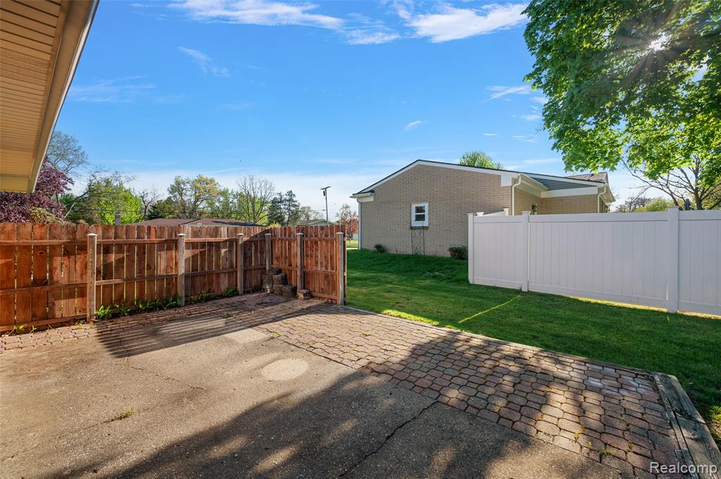 15 Pleasant Lake Drive, Waterford, MI 48327 — Photo 53