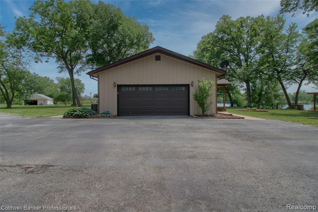 11770 Sunset Lane, Belleville, MI 48111 — Photo 34