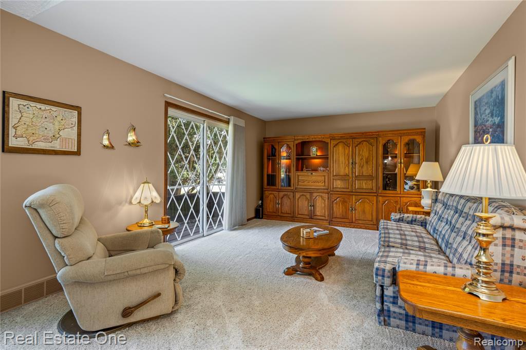 7400 Biscayne Avenue, White Lake, MI 48383 — Photo 5