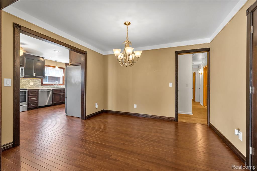 26637 Clairview Drive, Dearborn Heights, MI 48127 — Photo 9