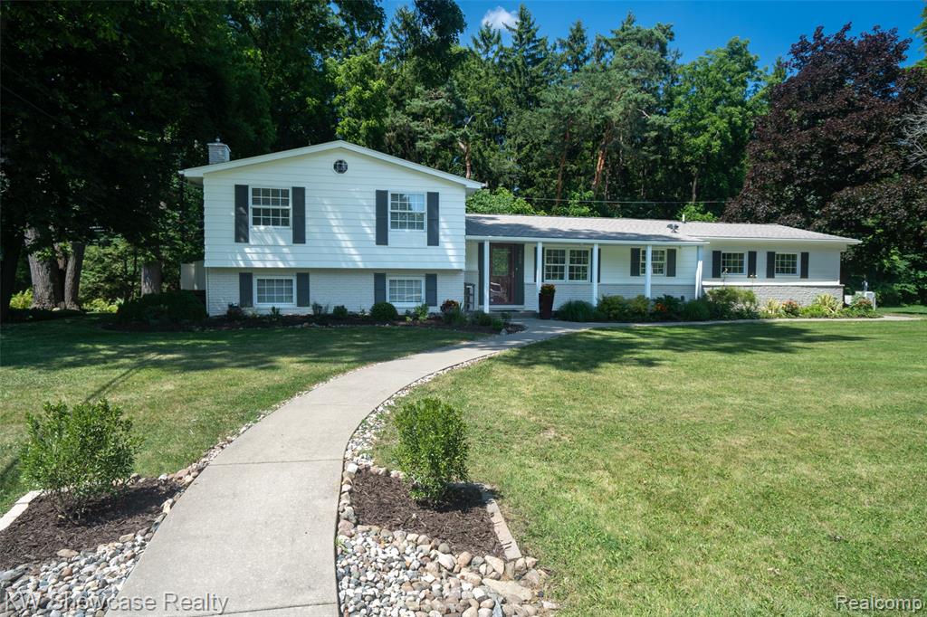7000 Pebblecreek Road, West Bloomfield, MI — front exterior