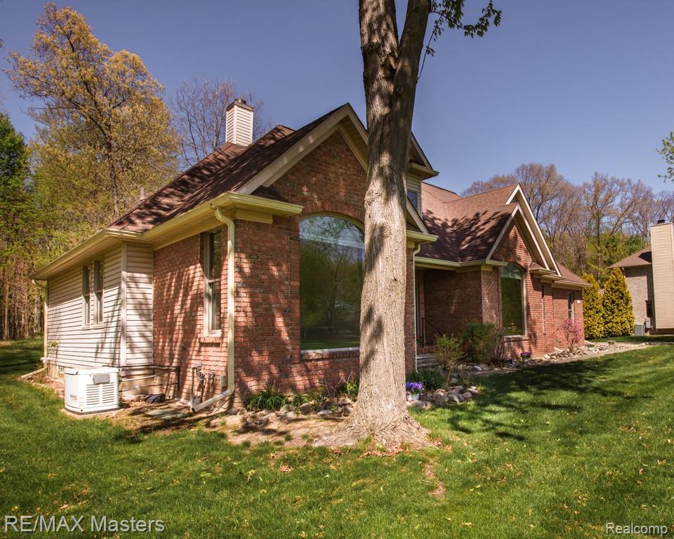 27178 John Drive, New Boston, MI 48164 — Photo 4