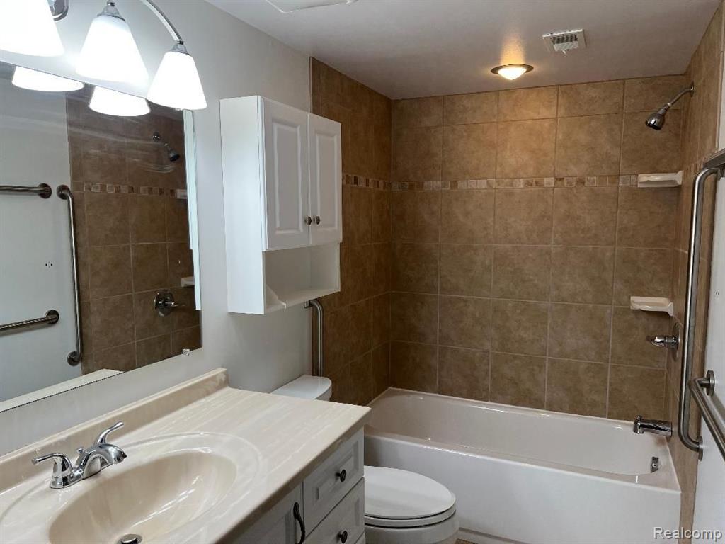 1730 HARRISON Avenue, B3, Trenton, MI 48183 — Photo 15