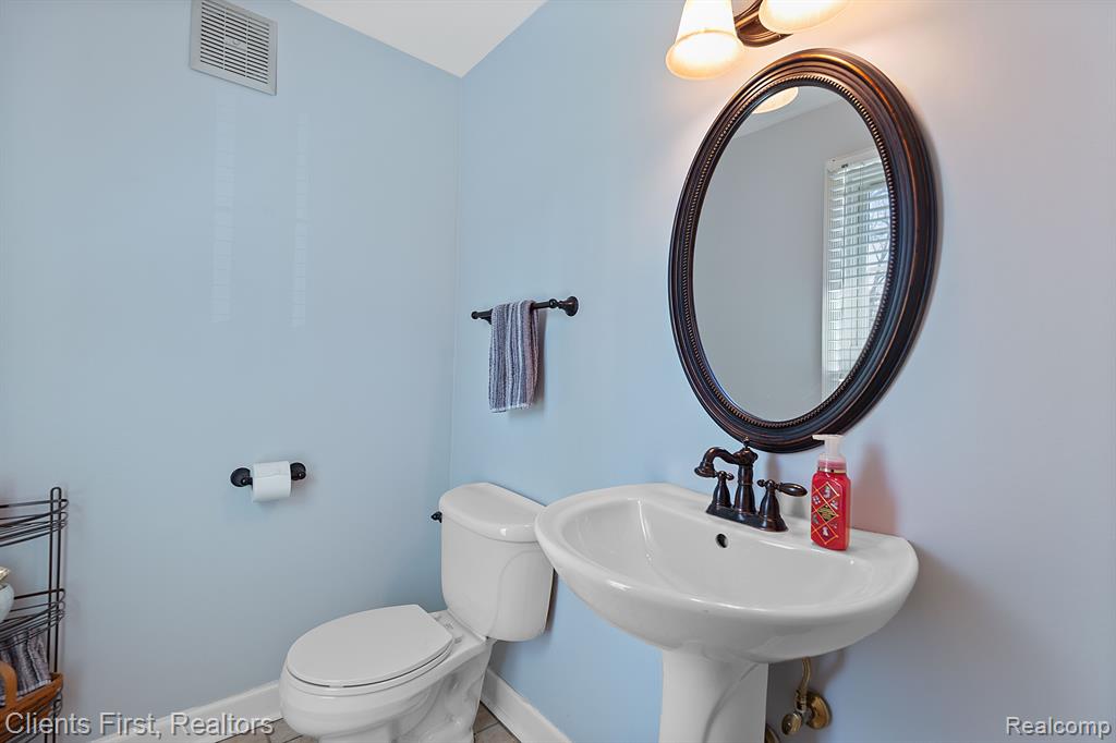 9350 BYROMAR Lane, Grosse Ile, MI 48138 — Photo 18