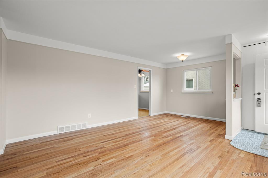 8531 BLACKBURN Drive, Westland, MI — Photo 5