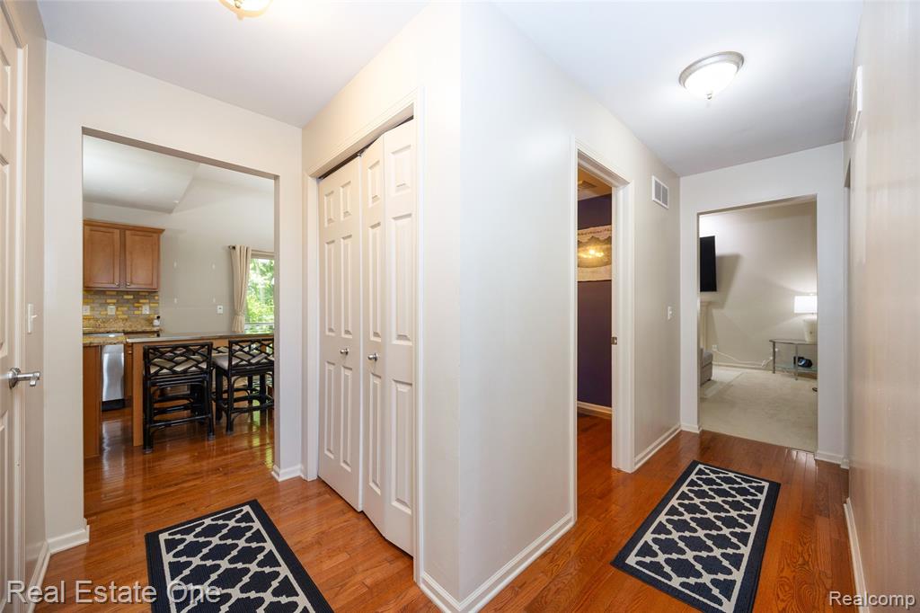 3481 Castlewood Court, Wixom, MI — Photo 16