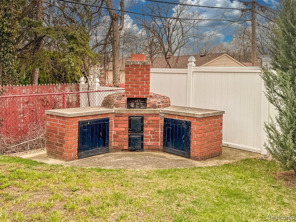 8031 Pardee Road, Taylor, MI 48180 — Photo 24