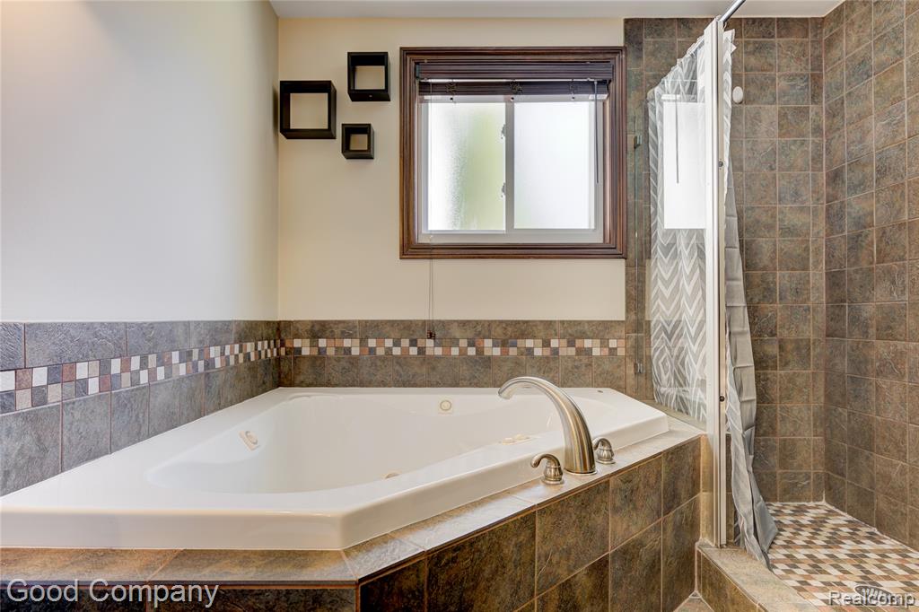 53400 Tundra Drive, Shelby Twp, MI 48316 — Photo 36