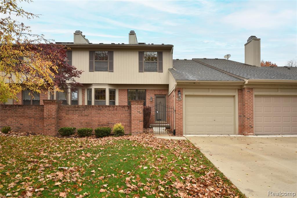 7296 Green Farm Road, West Bloomfield, MI — front exterior