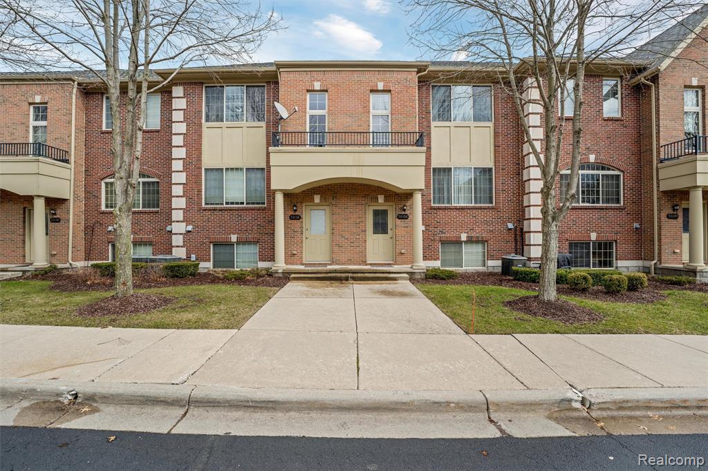 53118 Celtic Drive, Utica, MI 48315 — Photo 2