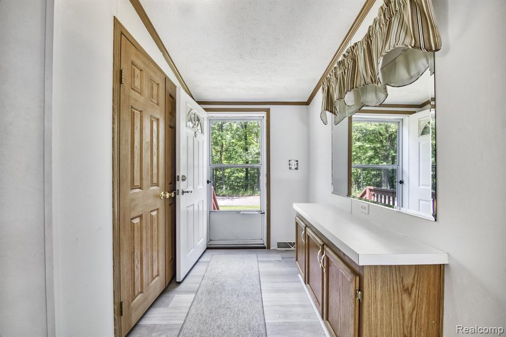 917 E HOADLEY Street, MI 49802 — Photo 17