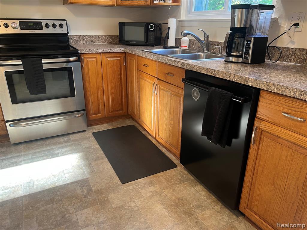 4335 Crestdale Avenue, West Bloomfield, MI 48323 — Photo 7