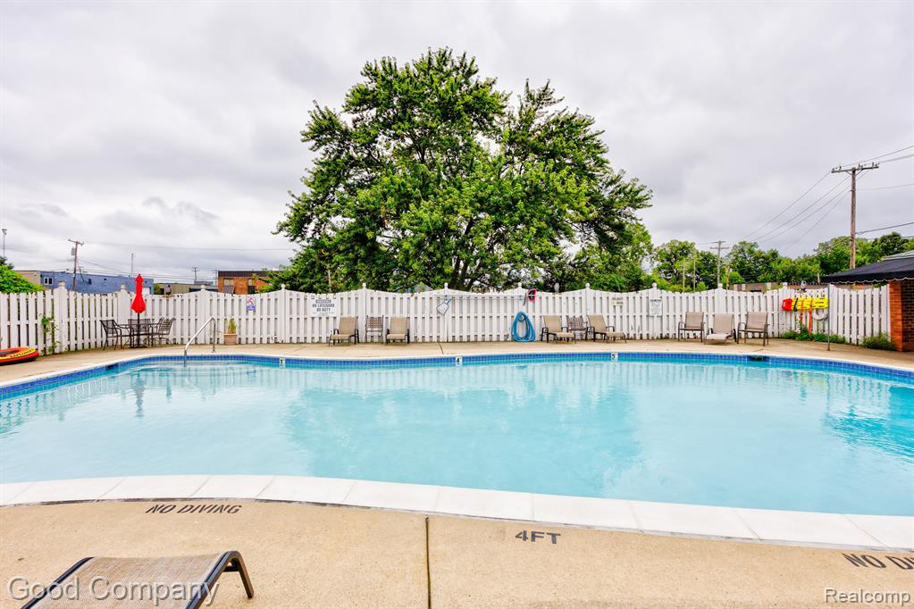 2445 TORQUAY Avenue, 203, Royal Oak, MI 48073 — Photo 34