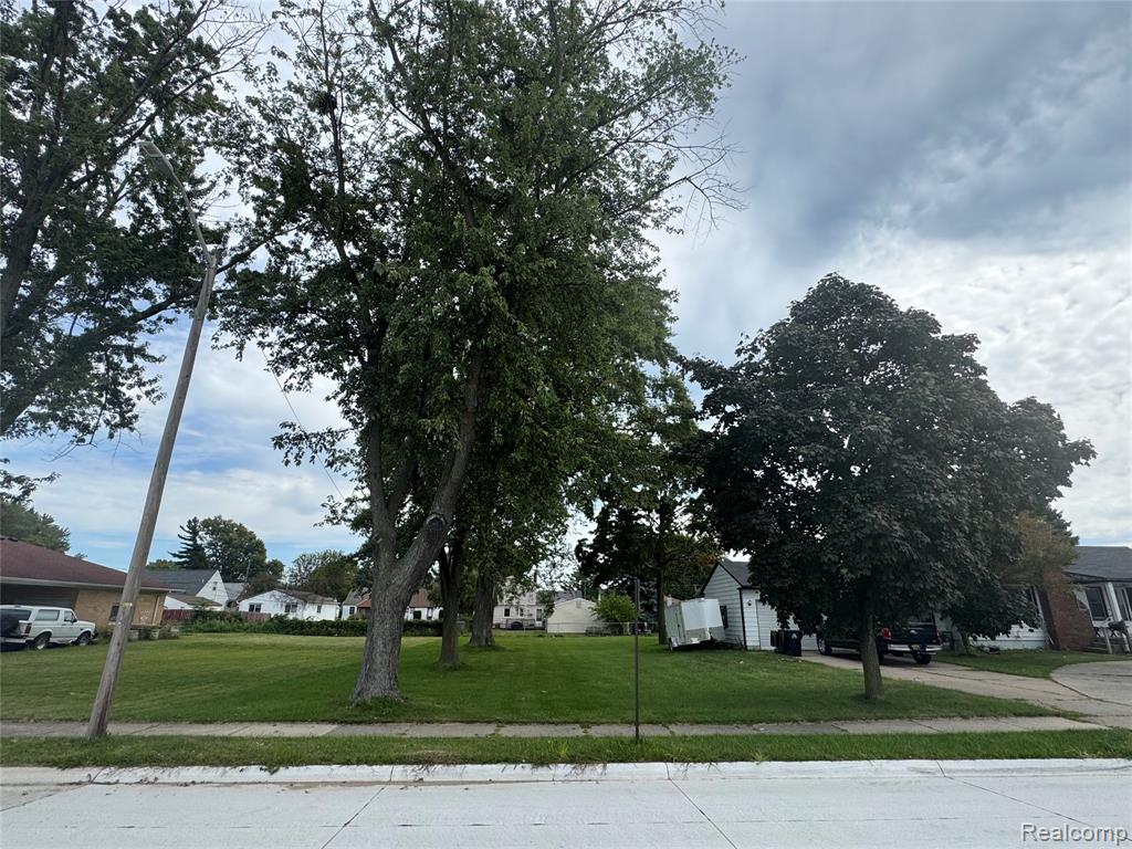 4 Belleair Vacant Street, Roseville, MI 48066 — Photo 2
