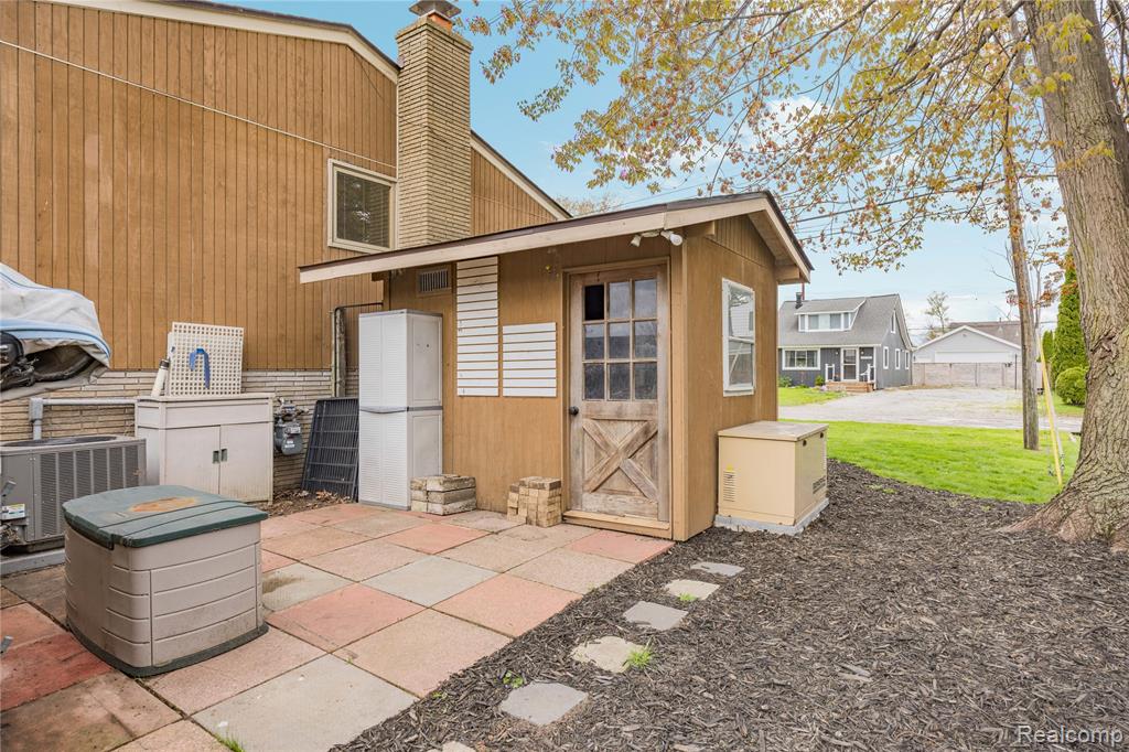 38027 Mallast Street, Harrison Township, MI — Photo 50