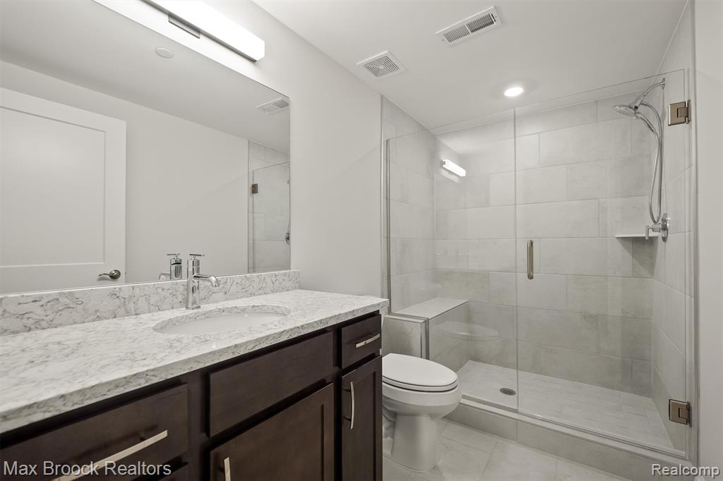 7477 Gramercy Circle, 17, West Bloomfield, MI — Photo 34