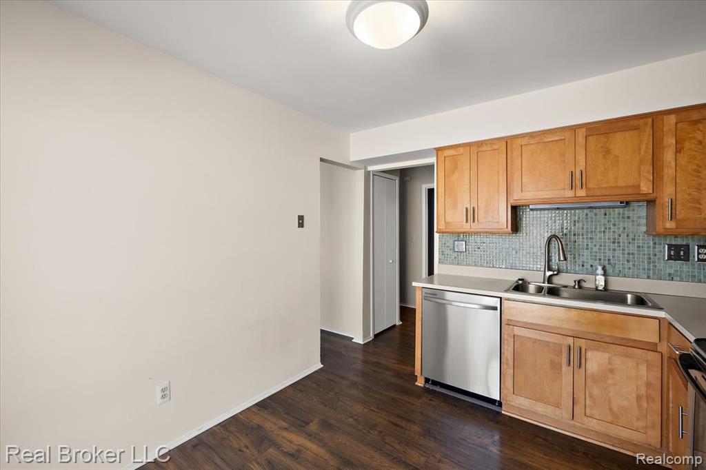 36952 Ridgedale Court, Farmington, MI 48331 — Photo 16