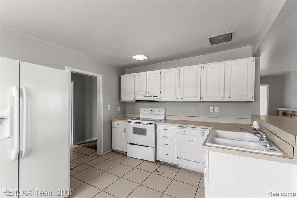 4390 Cass Elizabeth Road, Waterford, MI 48328 — Photo 10
