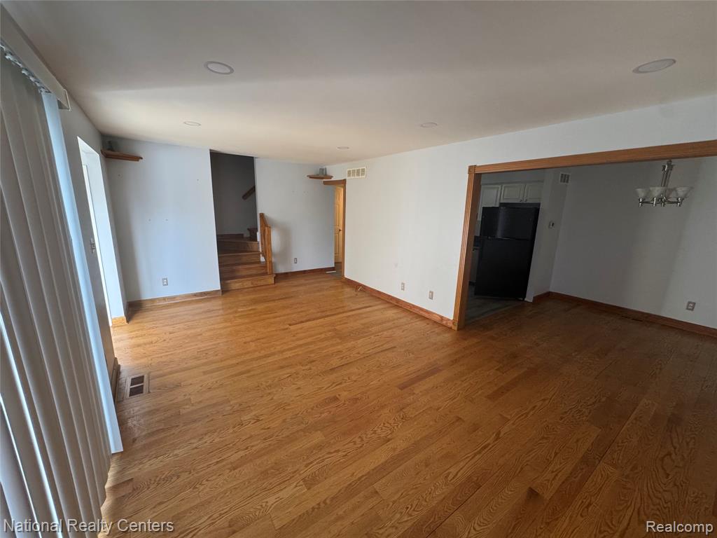 8514 Hampshire Drive, Sterling Heights, MI 48313 — Photo 4