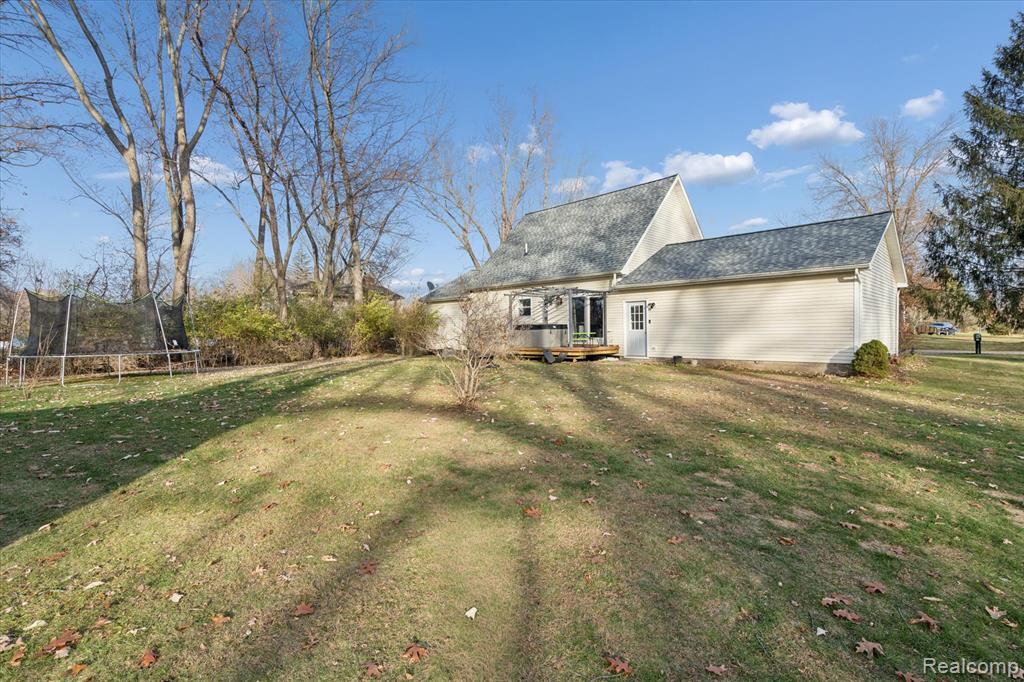 6974 Surrey Lane, Jackson, MI 49201 — Photo 32
