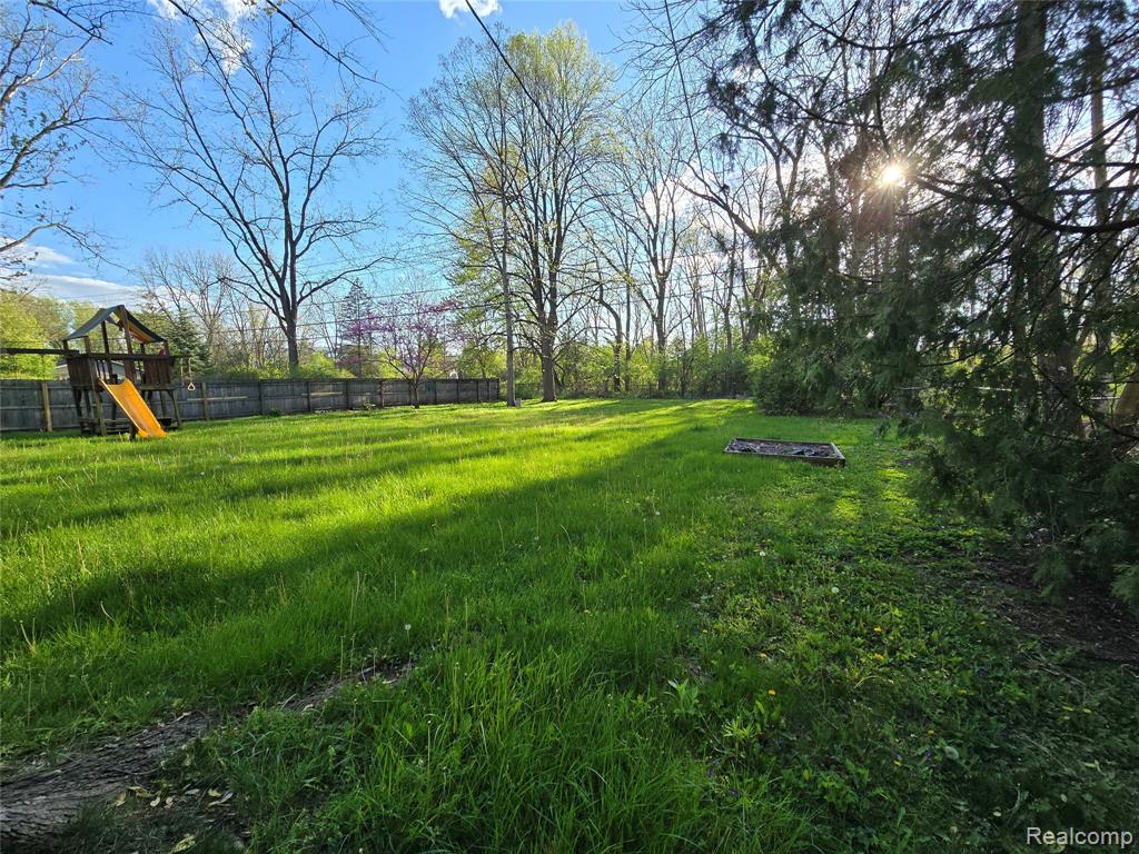 5921 Houghten Drive, Troy, MI 48098 — Photo 10