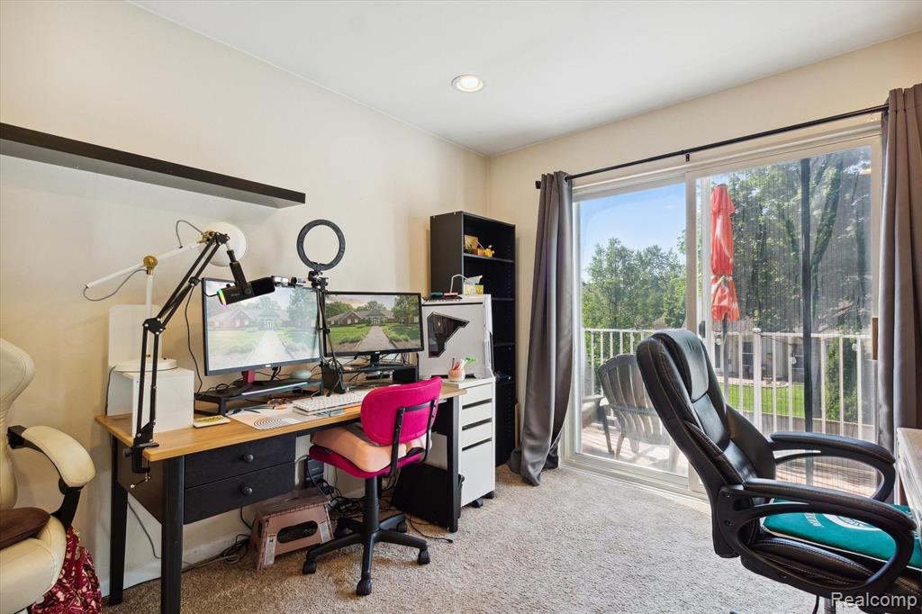 4174 BERKSHIRE Drive, Sterling Heights, MI 48314 — Photo 18