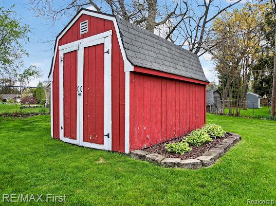 3740 Clintonville Road, Waterford, MI 48329 — Photo 6