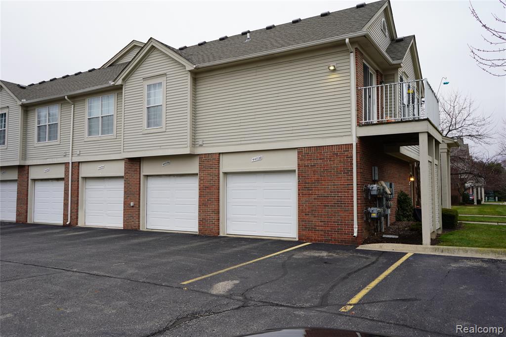 44036 RUSHCLIFFE Drive, Sterling Heights, MI 48313 — Photo 2