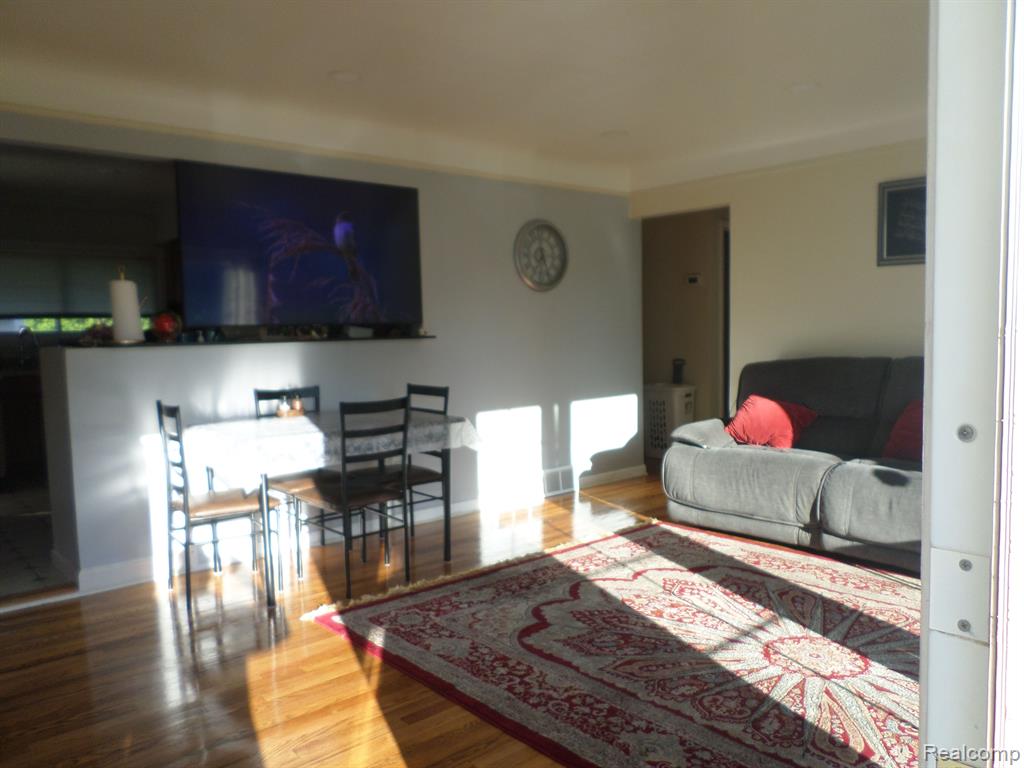 8386 N COLONIAL Street, Dearborn Heights, MI 48127 — Photo 4