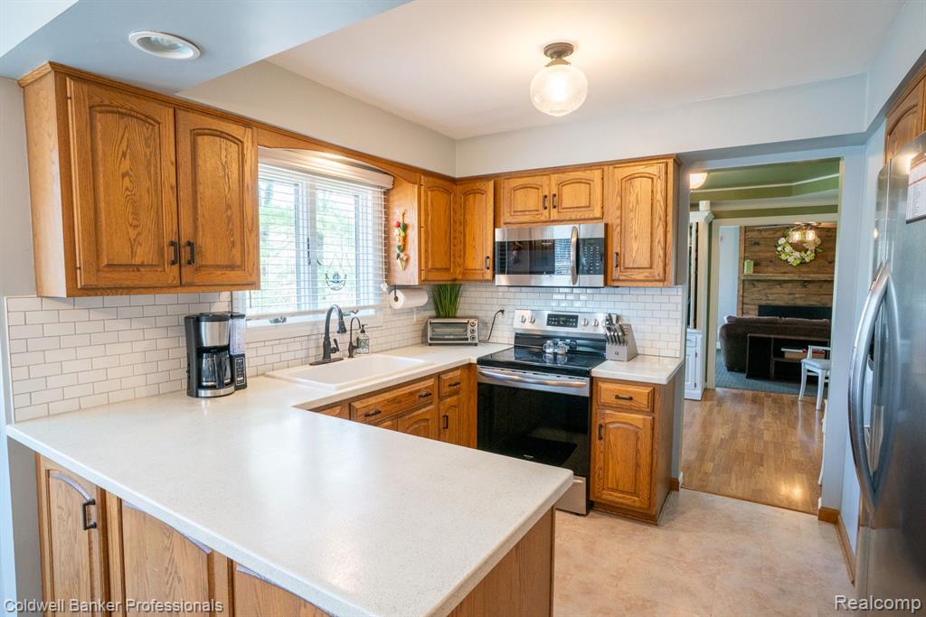 8177 FAWN VALLEY Drive, Clarkston, MI 48348 — Photo 7