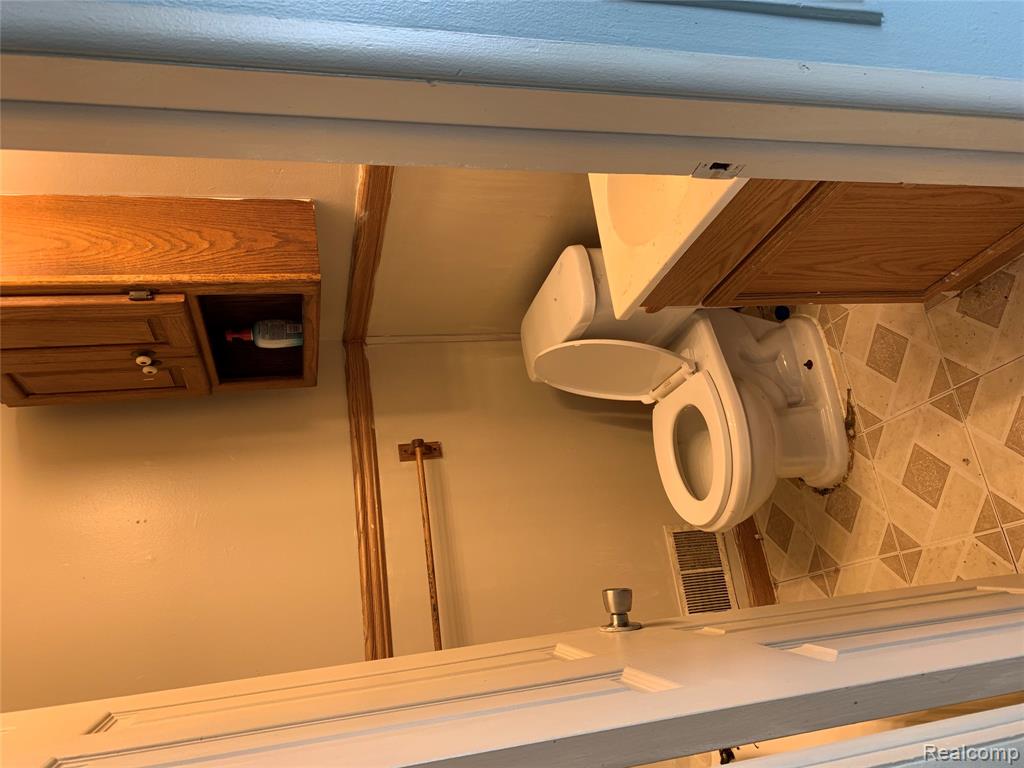 548 S Hawthorne Street, Westland, MI 48186 — Photo 8