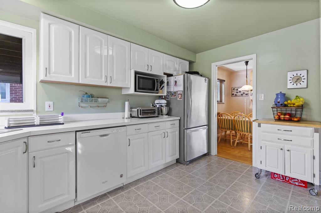 8681 STROM Drive, Sterling Heights, MI 48314 — Photo 11