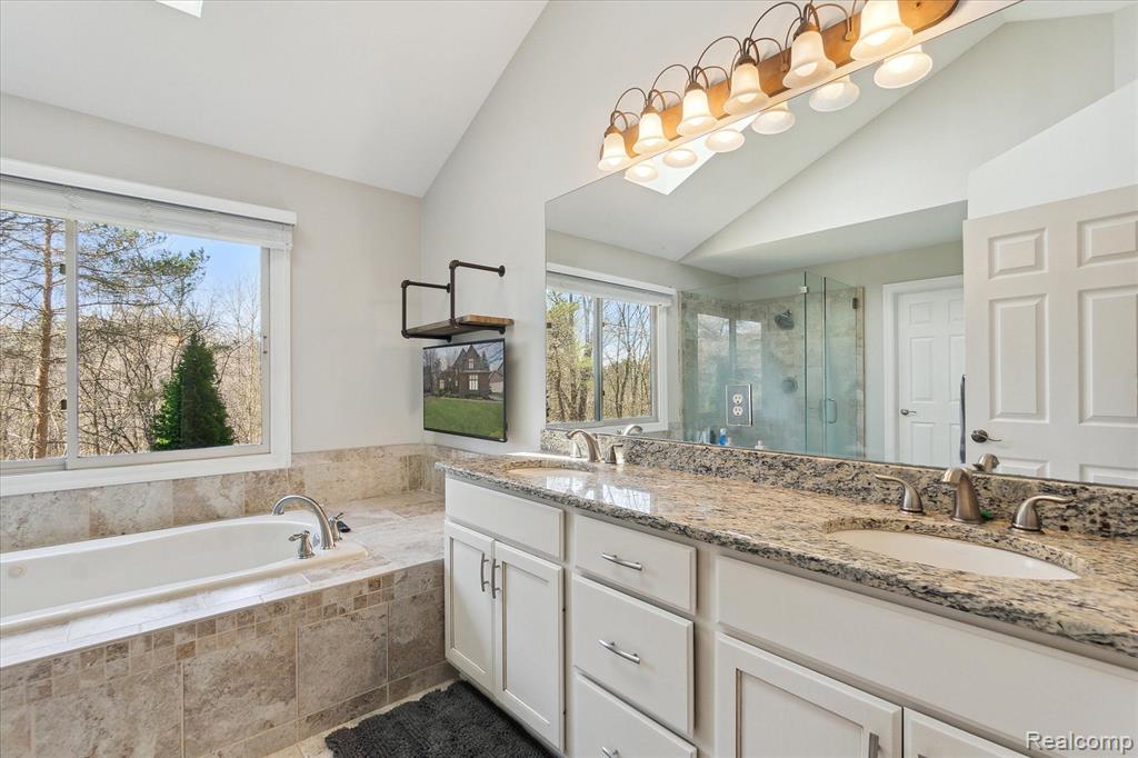 6808 OAKHURST RIDGE Road, Clarkston, MI 48348 — Photo 24