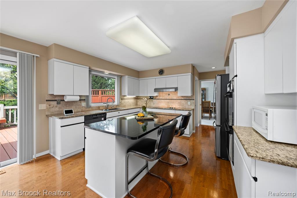 6684 Stonebridge E, West Bloomfield, MI — Photo 14