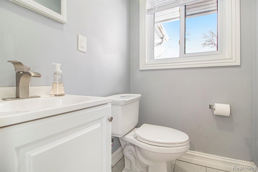 4018 Quillen Avenue, Waterford, MI 48329 — Photo 13