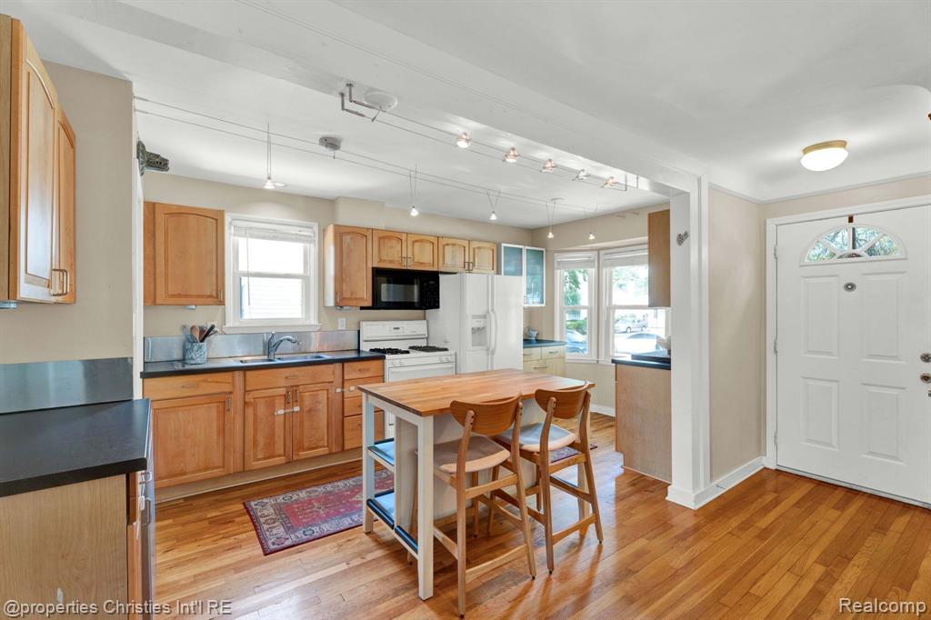 4095 CUMMINGS Avenue, Berkley, MI 48072 — Photo 9