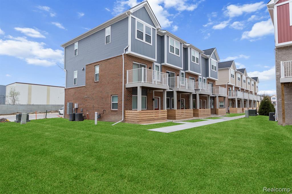 849 Canterbury Ln, Troy, MI 48085 — Photo 2