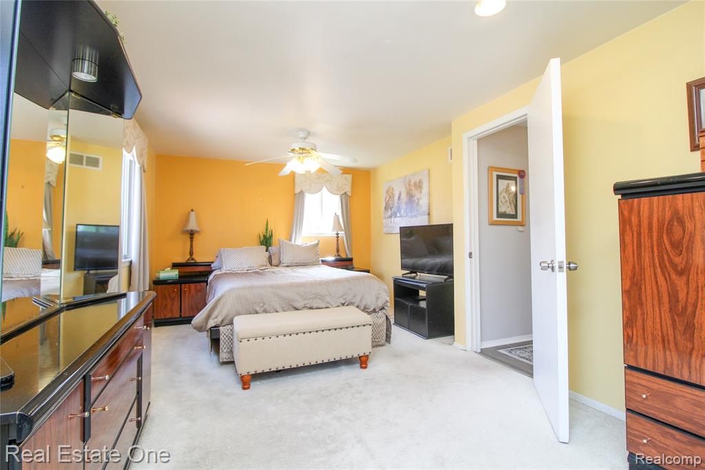 6942 Leslee Crest Drive, West Bloomfield, MI — Photo 25